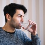 najboljši čas za pitje vode za sijočo kožo